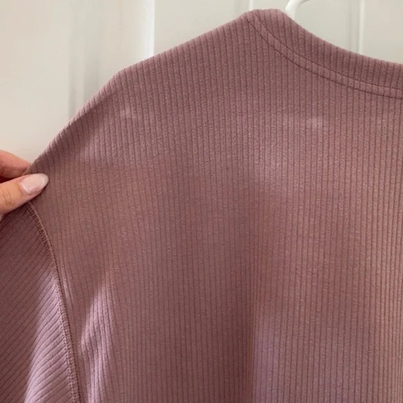 Lululemon / Ribbed Softstreme Relaxed-Fit T-Shirt / Twilight Rose / Size 10 - Picture 3 of 5